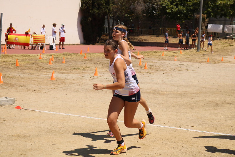 LE BELLEC Noéline et BABY Manoé en action sur l'épreuve de Laser Run du relais féminin